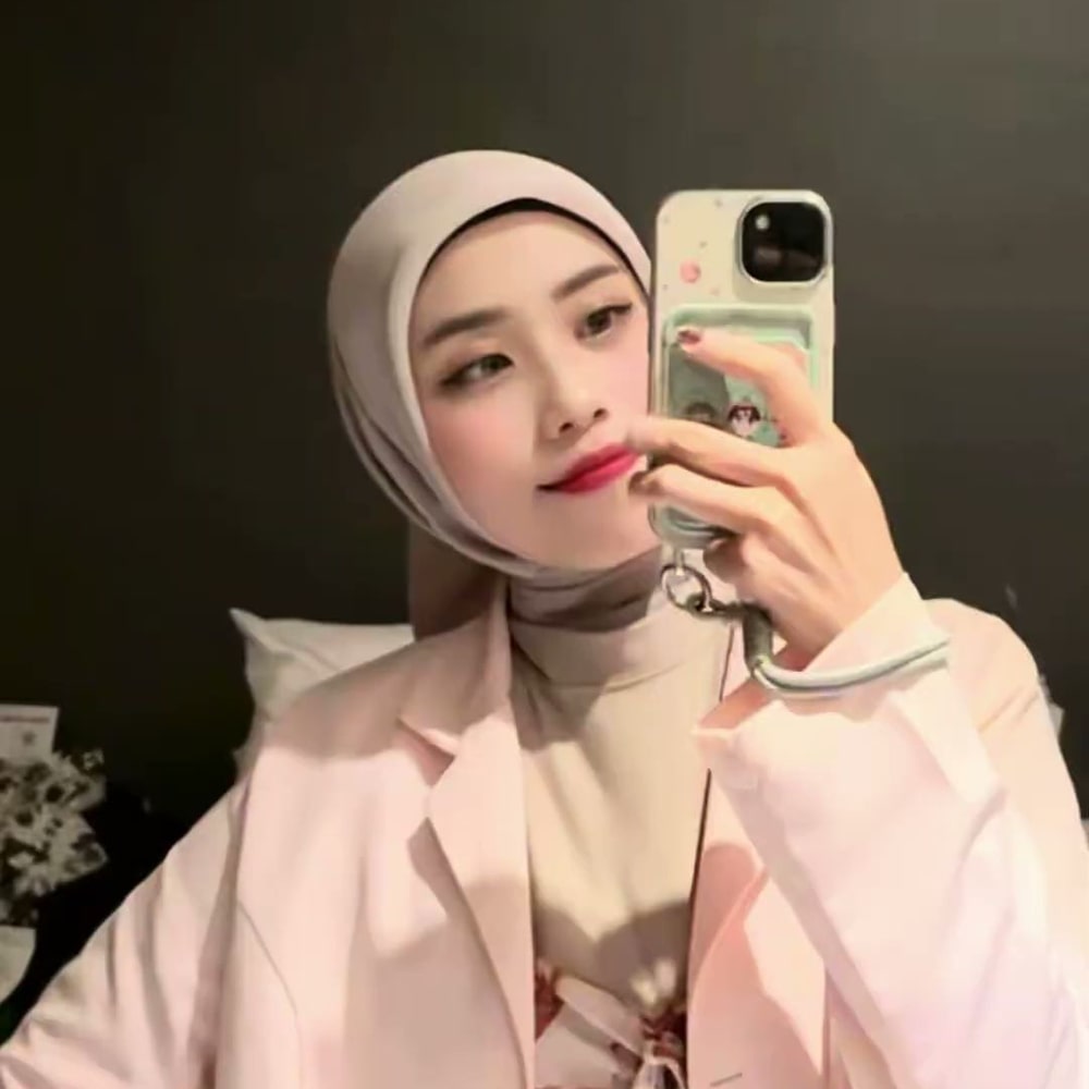 인도네시아어권 크리에이터가 자택에서 촬영한 배송형 시딩 콘텐츠 장면
