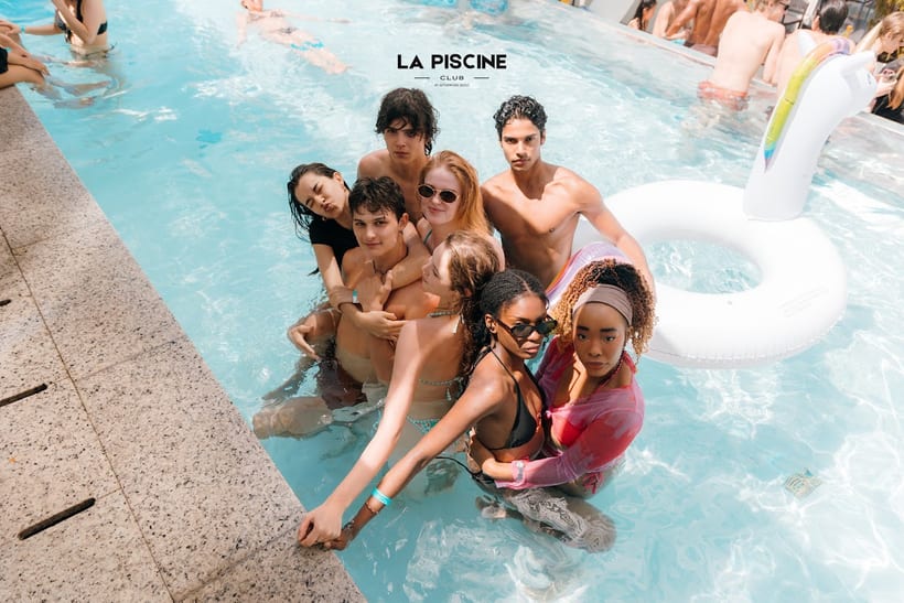 La Piscine 풀 파티